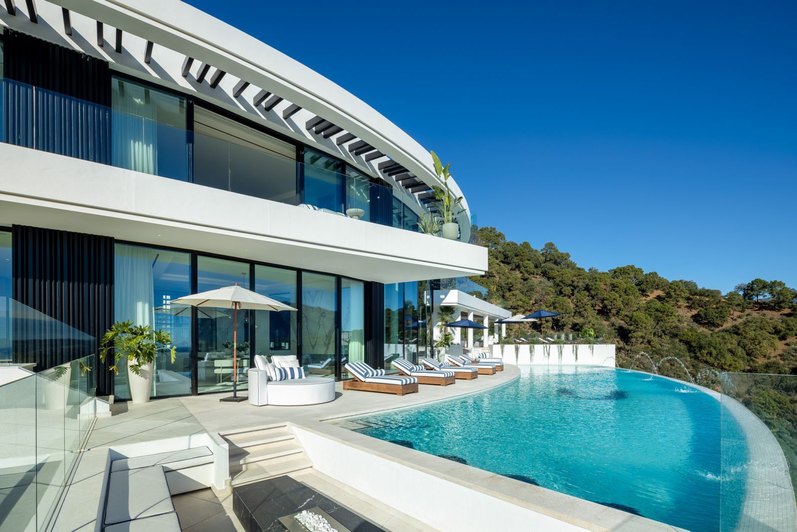 12 modern luxury pool villa